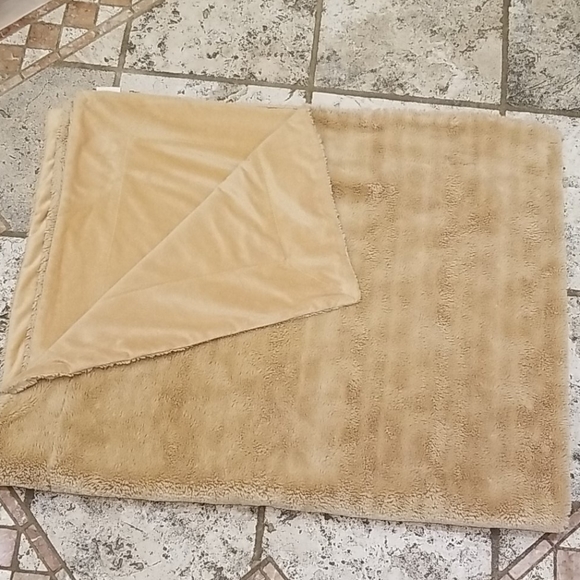 Pier 1 Other - Pier 1 Throw Blanket - 60x48